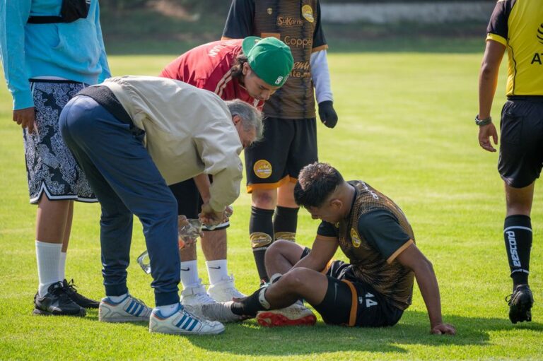 Ravi Shastri Slams RCB’s Ten‑Minute Injury Drama: A Lesson in Match Management