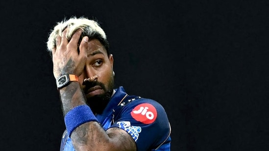 Why Hardik Pandua Should Consider Passing MI Captaincy Back to Rohit Sharma